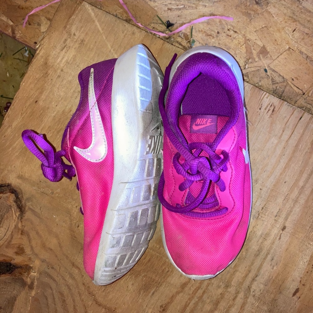 Girl’s Nike Sneakers